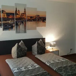 Oder Dresden-neustadt Inkl Parkplatz Mit Balkon Oder Terrasse Apartmán Drážďany